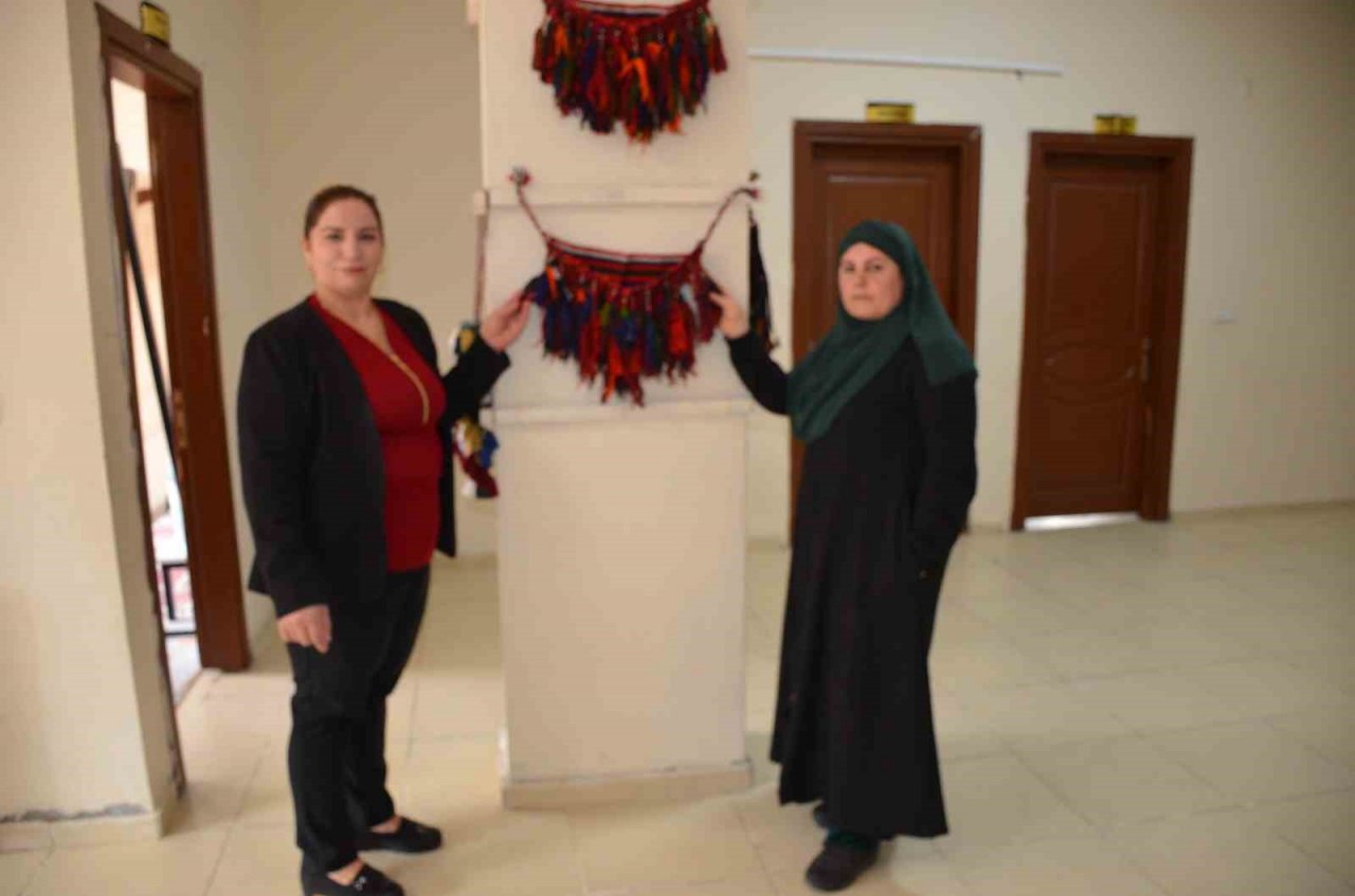 Şenobalı kadınlar hem bin yıllık geleneklerini yaşatıyorlar, hem de ev ekonomisine katkı sağlıyorlar