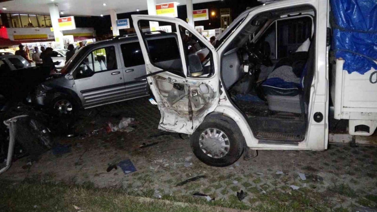 Antalya’da depremzede aileleri ağlatan kaza