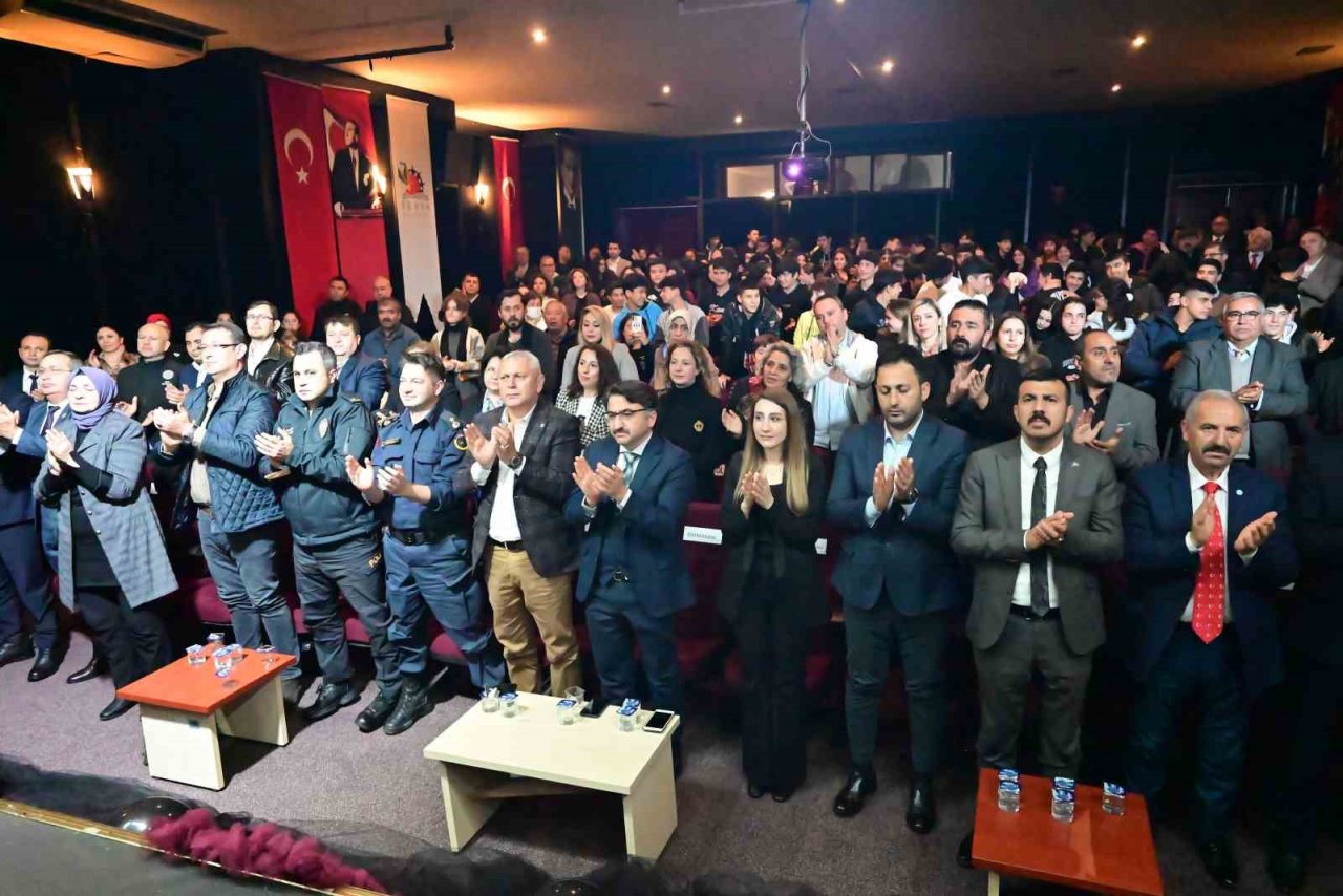 Kemer’de İstiklal Marşı’nın Kabulü törenle kutlandı