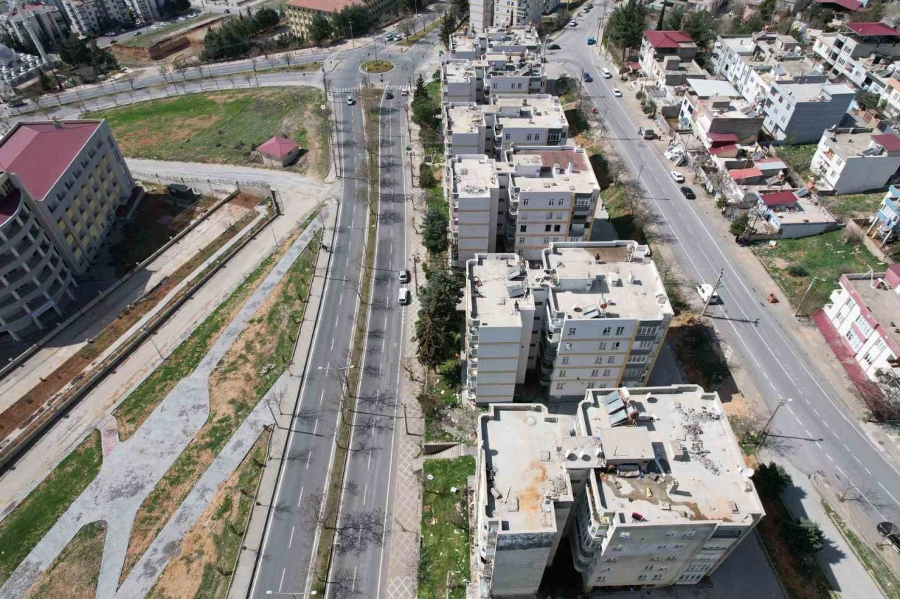 Deprem öncesinde kentsel dönüşüm istedikleri binalar, ağır hasar aldı