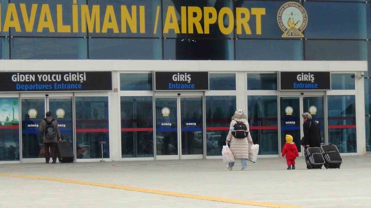 Kars Harakani Havaalanı uluslararası uçuşlara açıldı