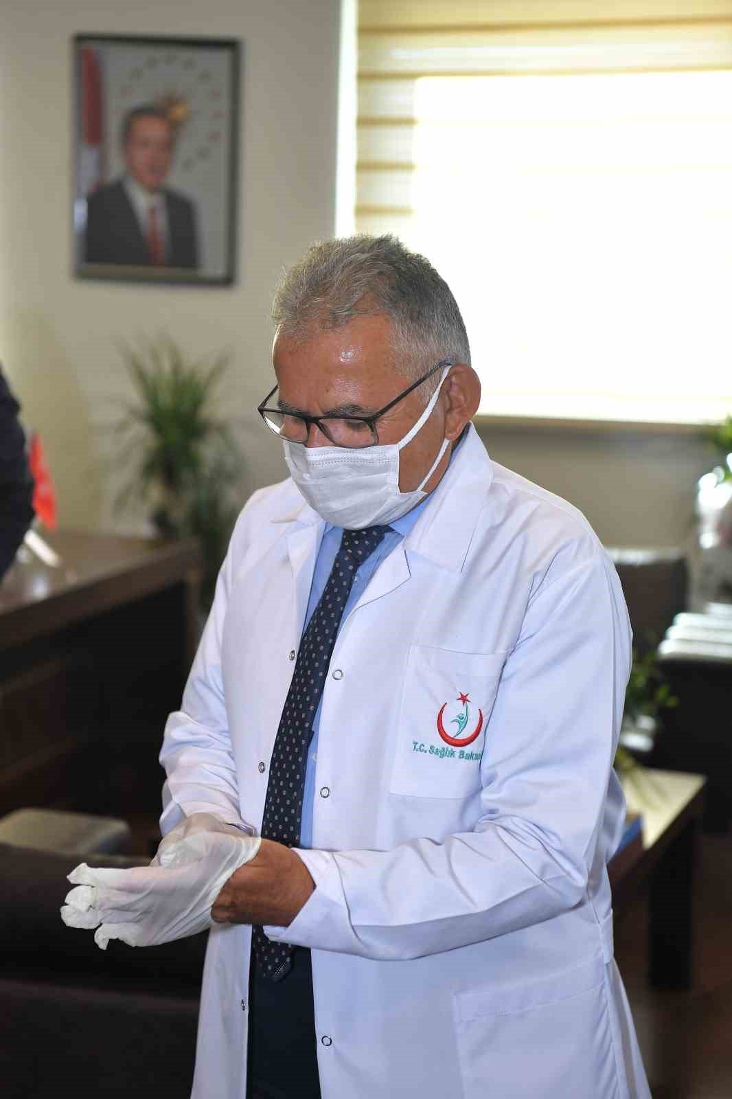 Başkan Büyükkılıç: “Sağlık çalışanlarımızın hakkını ödeyemeyiz”