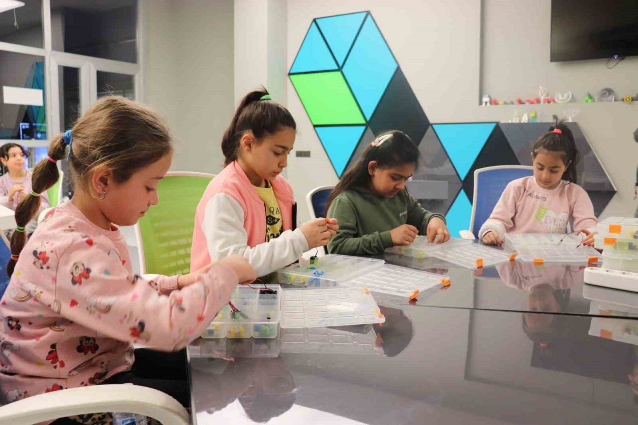 Büyükşehir ile çocuklar "bilim" dolu hafta sonu geçirdi