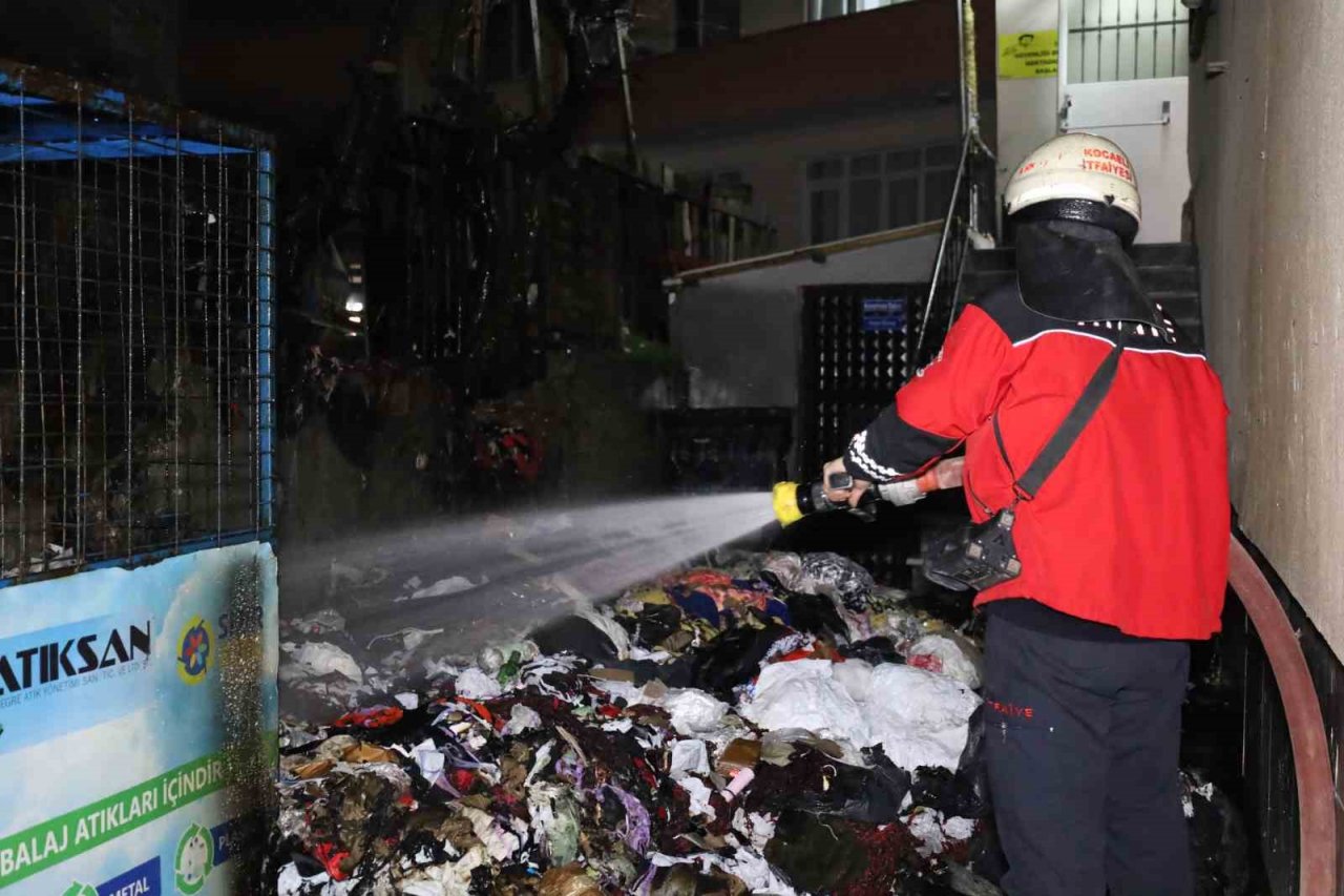 Sigara izmariti tekstil atölyesindeki atık kumaşları yaktı