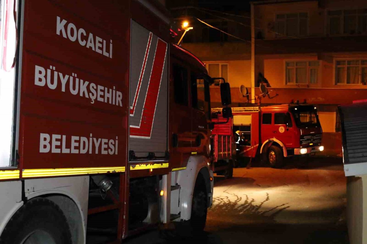 Sigara izmariti tekstil atölyesindeki atık kumaşları yaktı