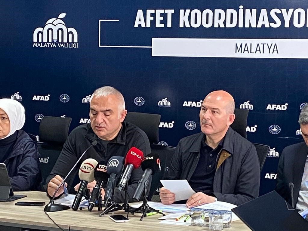 Bakan Ersoy: “Malatya’da enkaz kaldırma çalışmalarına yoğunlaştık”