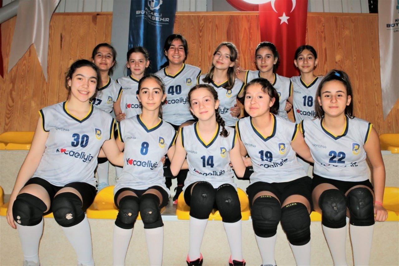 Derincespor’un midi kızlarından galibiyet