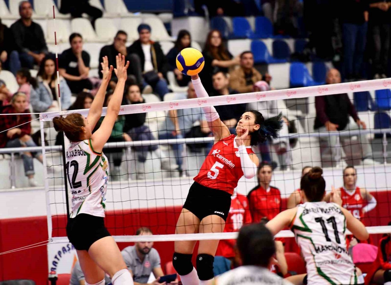 Muratpaşa Belediyesi voleybolda Play-Off’a doğru