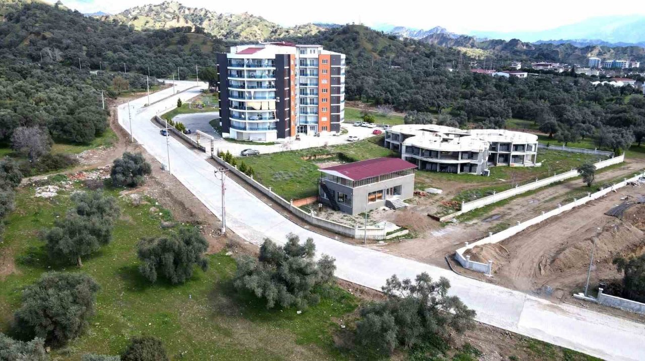 Nazilli Belediyesi yol yapım çalışmalarını sürdürüyor