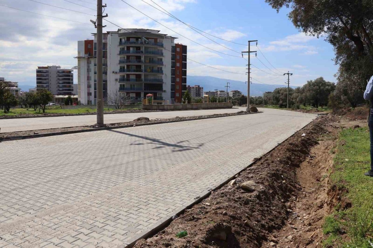 Nazilli Belediyesi yol yapım çalışmalarını sürdürüyor