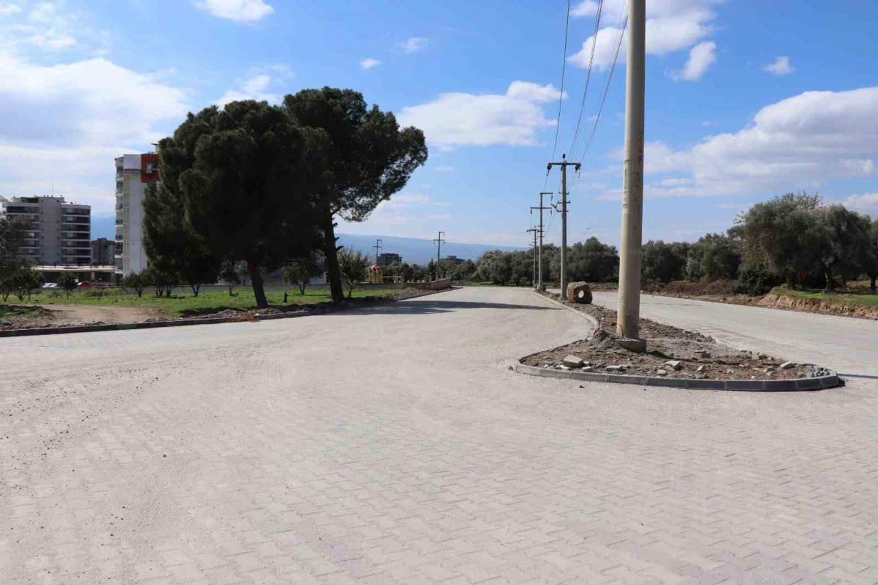 Nazilli Belediyesi yol yapım çalışmalarını sürdürüyor