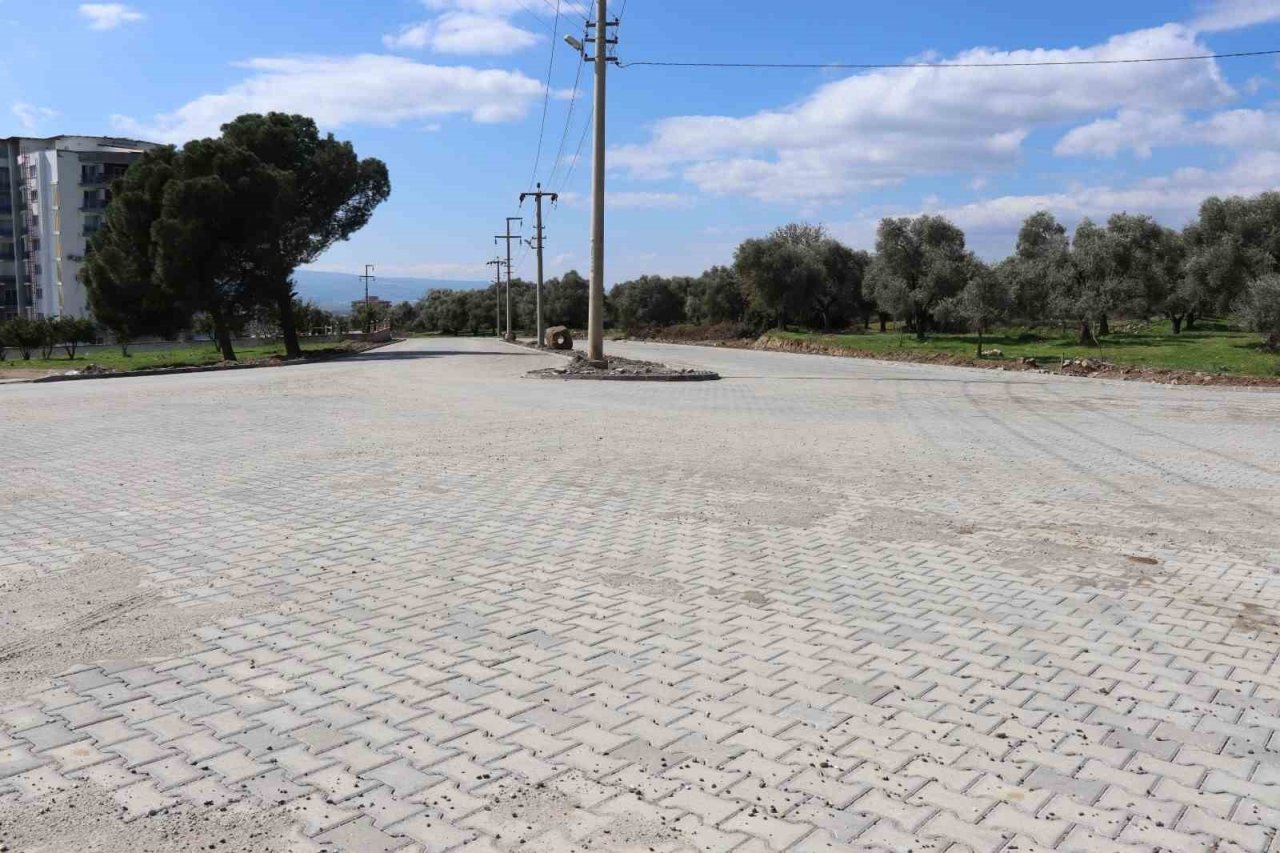 Nazilli Belediyesi yol yapım çalışmalarını sürdürüyor