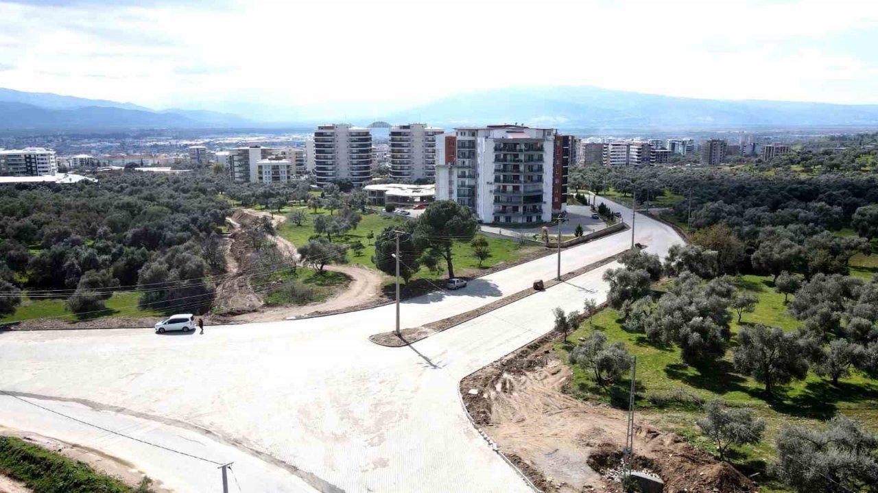 Nazilli Belediyesi yol yapım çalışmalarını sürdürüyor