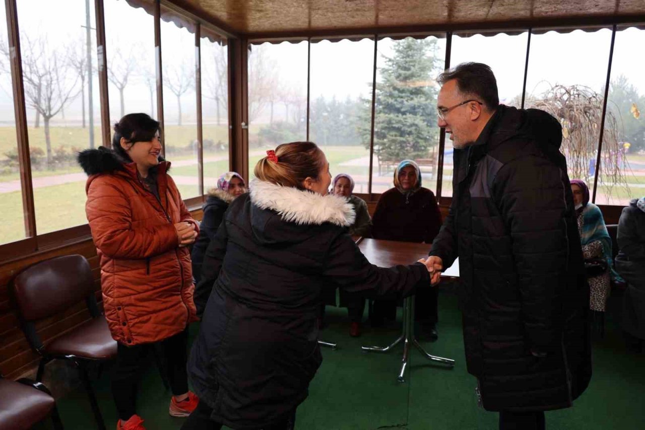 Başkan Savran mahalle mahalle geziyor