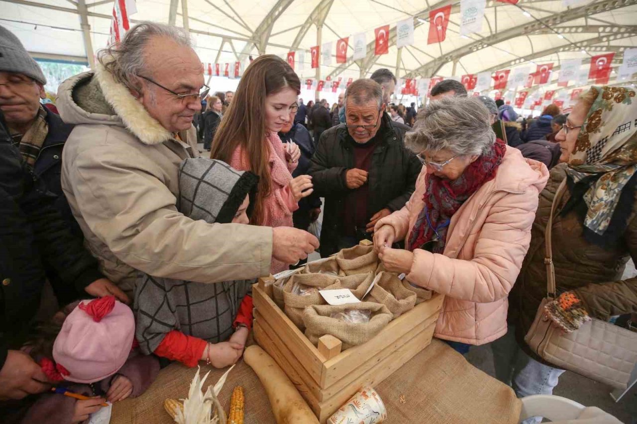 Nilüfer Tohum Takas etkinliğinde 55 bin paket tohum dağıtıldı