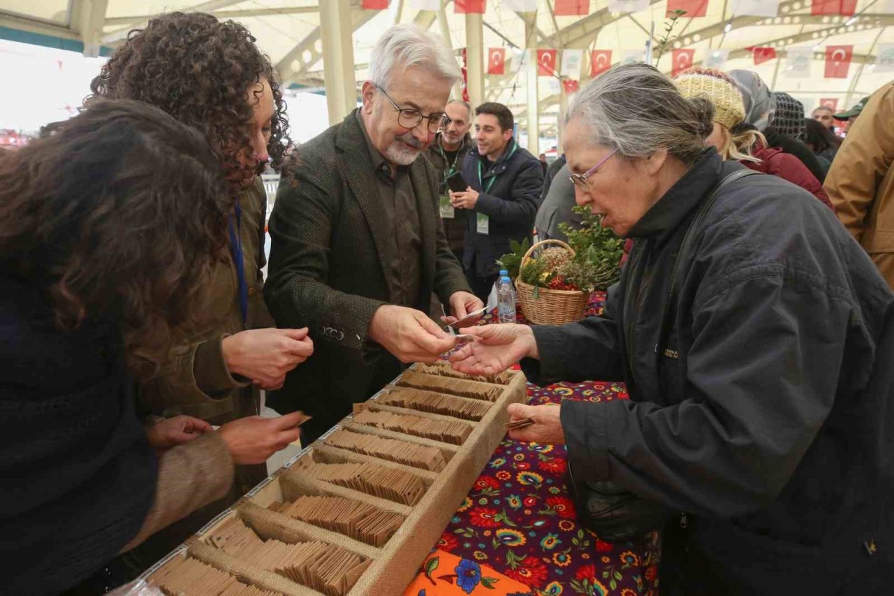 Nilüfer Tohum Takas etkinliğinde 55 bin paket tohum dağıtıldı