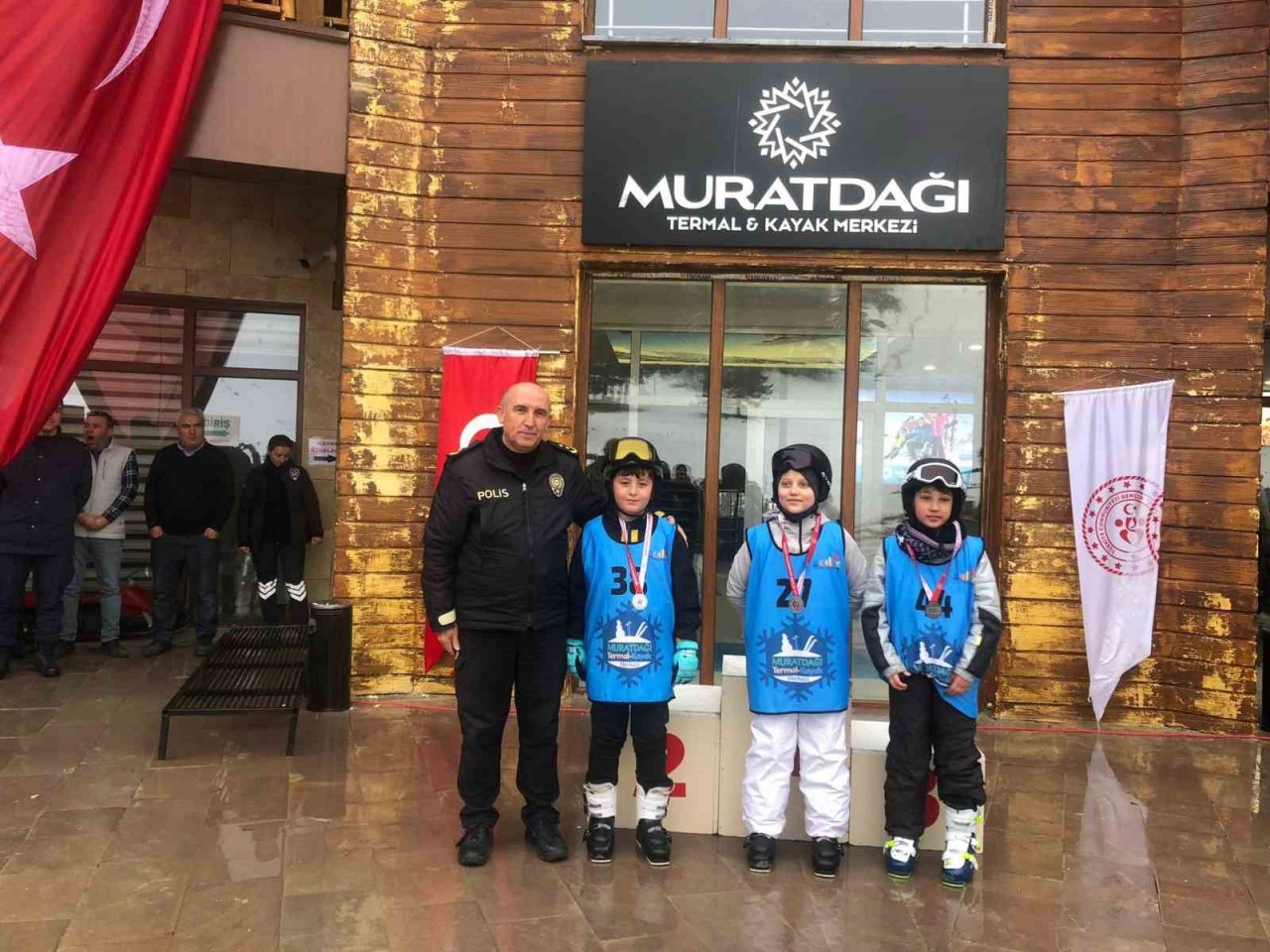 Okullar arası kayak şampiyonası Murat Dağı’nda yapıldı