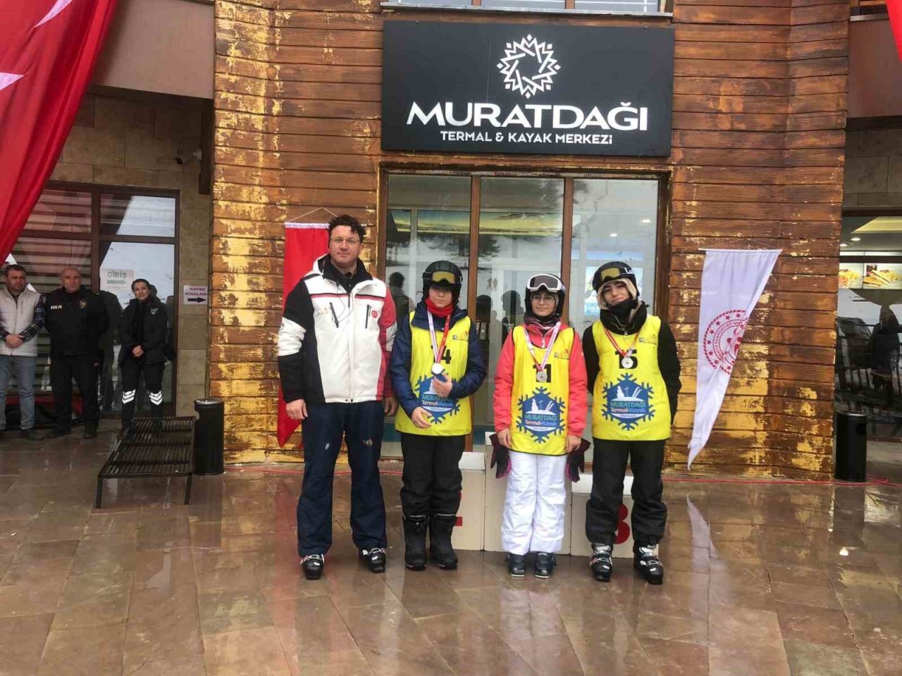 Okullar arası kayak şampiyonası Murat Dağı’nda yapıldı