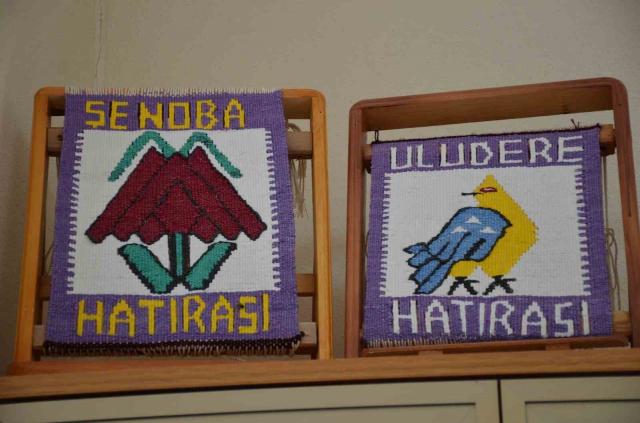 Şenobalı kadınlar hem bin yıllık geleneklerini yaşatıyorlar, hem de ev ekonomisine katkı sağlıyorlar