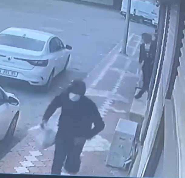 Maskeli şahıstan, güpegündüz 2.5 milyon TL’lik kapkaç