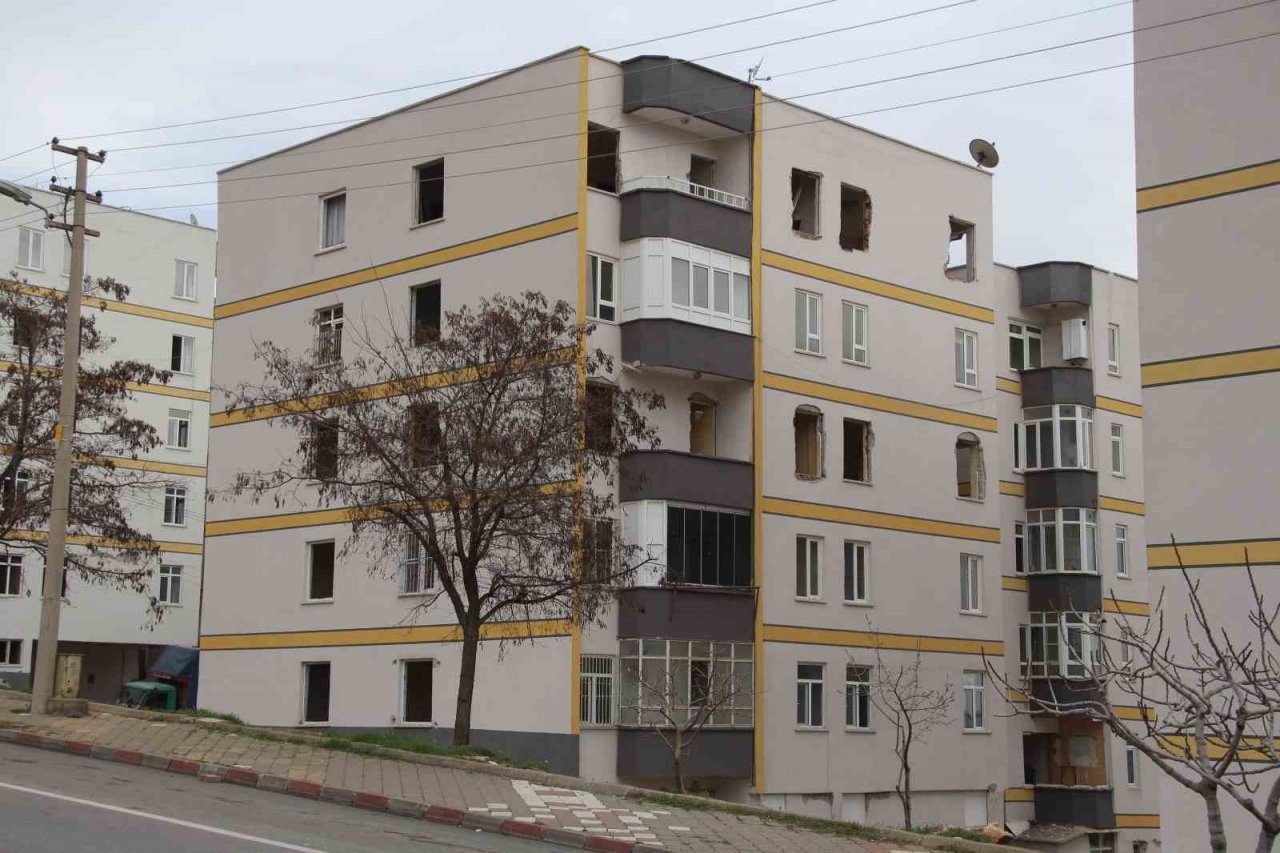 Deprem öncesinde kentsel dönüşüm istedikleri binalar, ağır hasar aldı