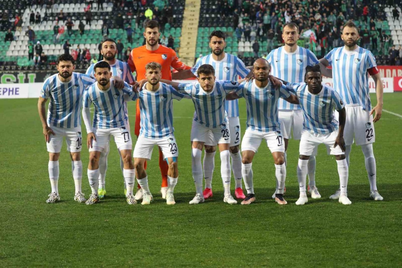 Erzurumspor FK Denizli’de aldığı 3 puanı 12 Mart düşman işgalinden kurtuluş yıl dönümüne hediye etti
