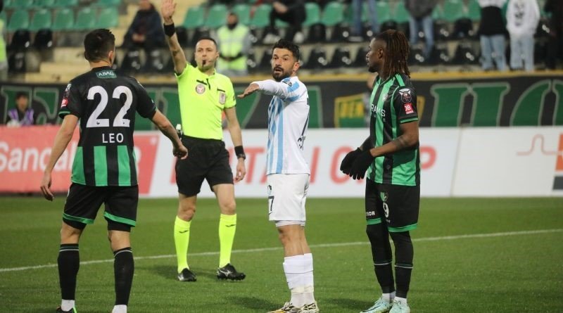 Erzurumspor FK Denizli’de aldığı 3 puanı 12 Mart düşman işgalinden kurtuluş yıl dönümüne hediye etti