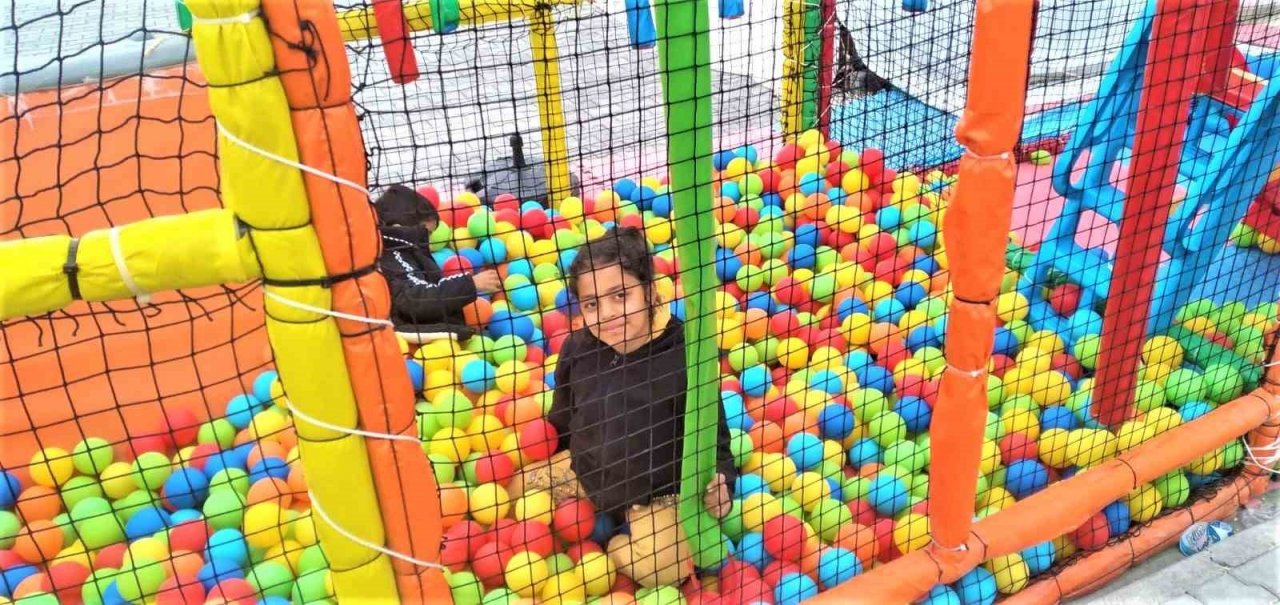 Adıyaman’da çocuklar gülsün diye konteyner kente çocuk parkı