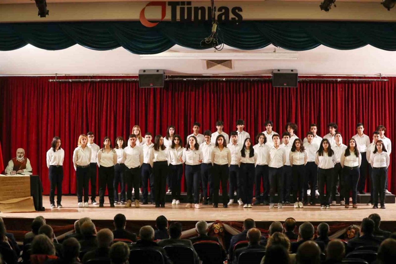 Aliağa’da İstiklal Marşı’nın kabulü ve Mehmet Akif Ersoy’u Anma Günü kutlandı