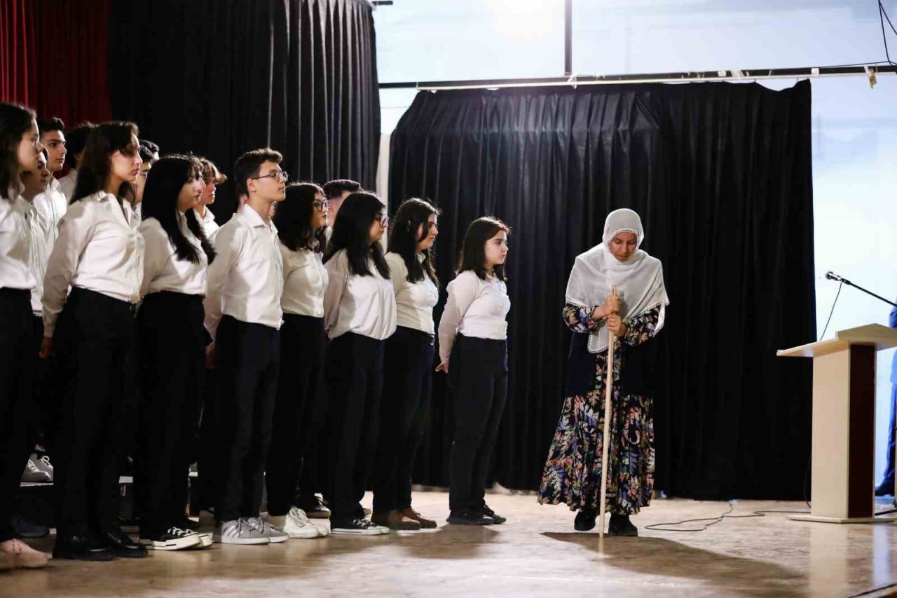 Aliağa’da İstiklal Marşı’nın kabulü ve Mehmet Akif Ersoy’u Anma Günü kutlandı