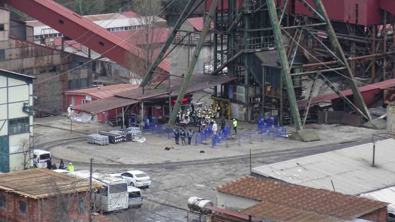 Amasra’da maden ocağındaki barajlar kaldırılıyor