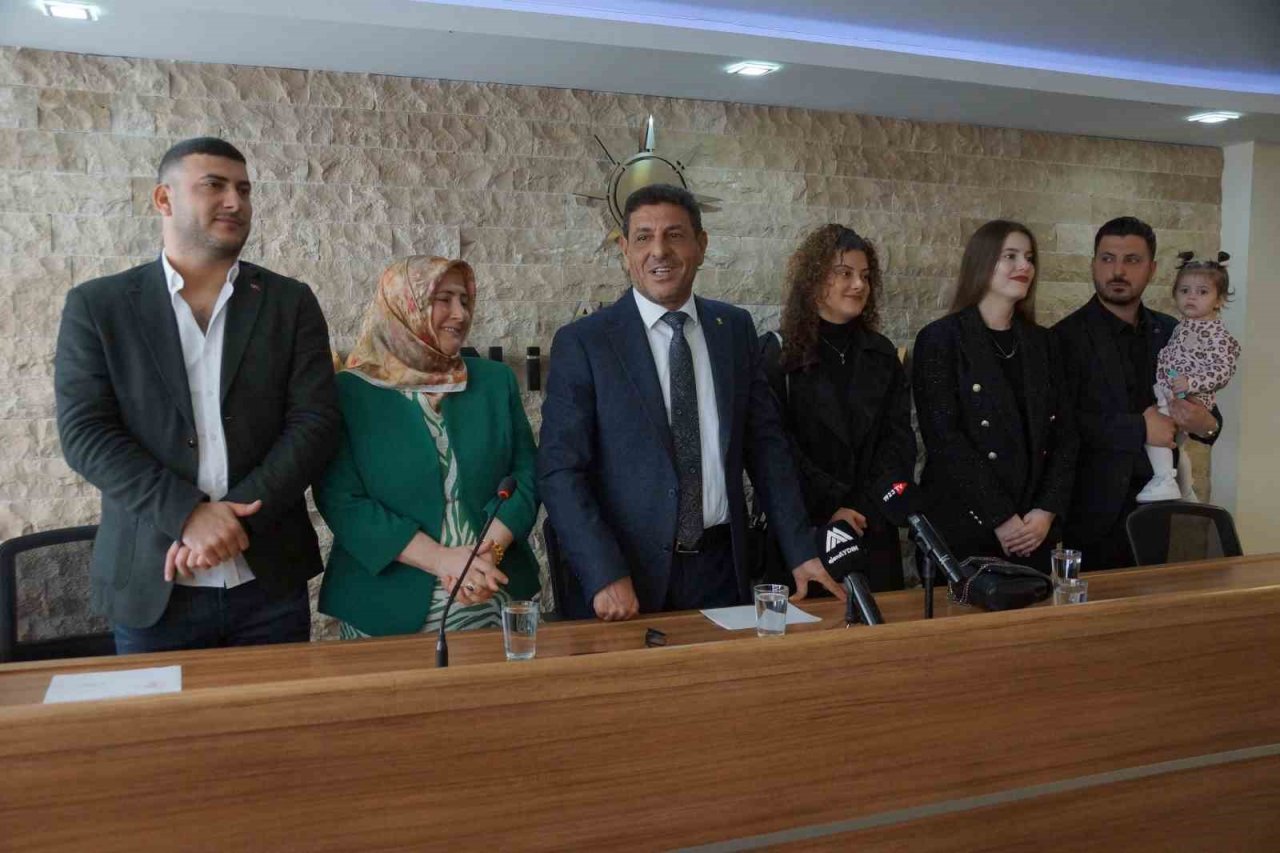 İş adamı Subaşı AK Parti’den milletvekilliği aday adaylığı başvurusu yaptı