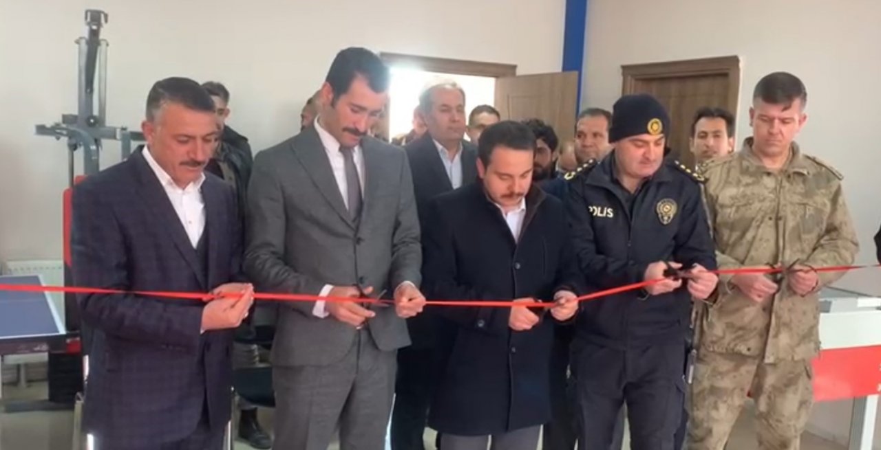 Muradiye’de spor salonu açıldı