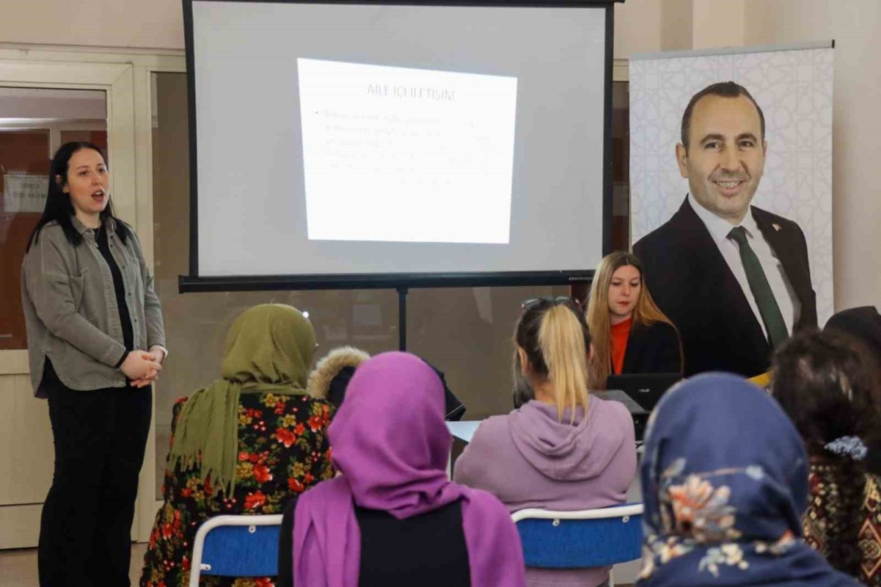Yalova Belediyesi’nin seminerleri devam ediyor