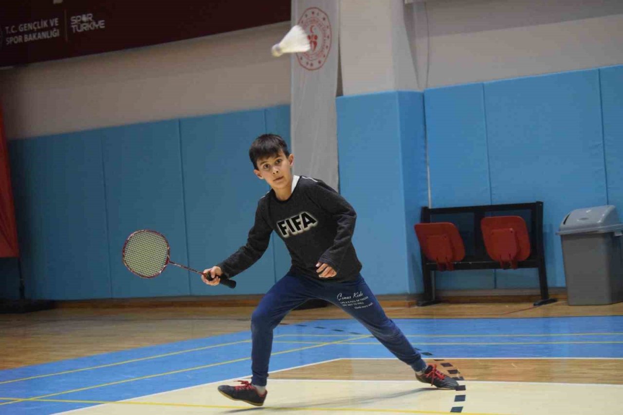 Afyonkarahisar’da badminton turnuvası tamamlandı