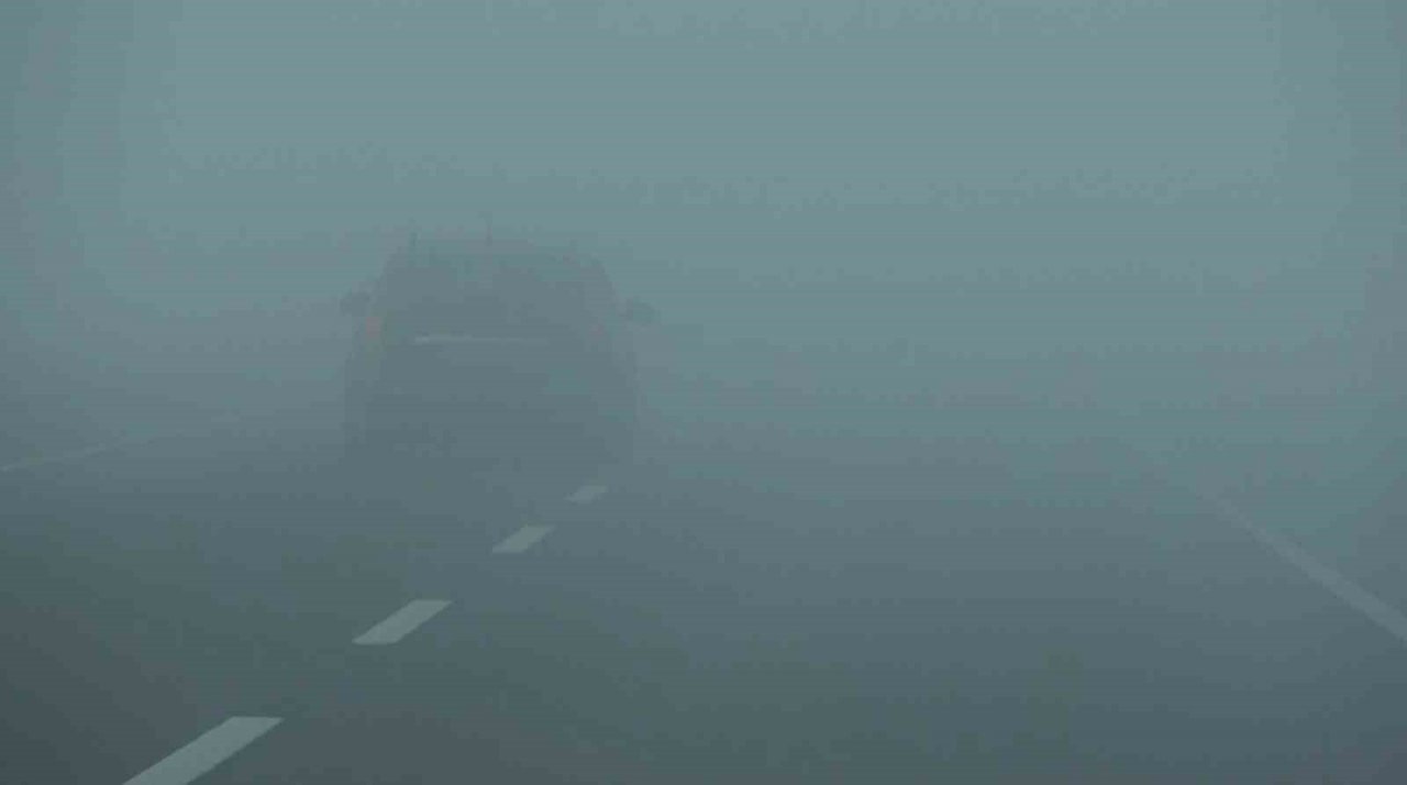 Aksaray’da yoğun sis görüş mesafesini 10 metreye düşürdü