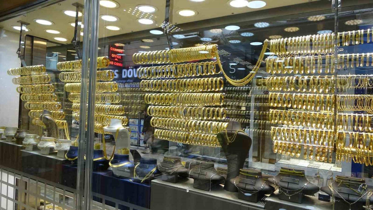 ABD’de batan bankalar altının ons fiyatının yükselmesine neden olunca kuyumcular da hereketlendi