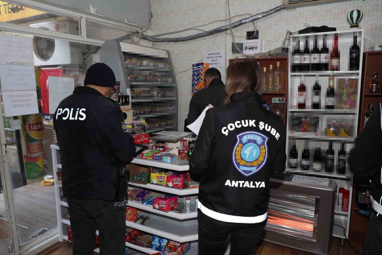 Antalya’da ’Güvenli okul çevreleri ve servis araçları denetim uygulaması’ yapıldı