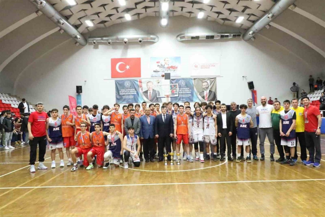 Aydın’da Erkekler U16 Basketbol Turnuvası’nın şampiyonu belli oldu