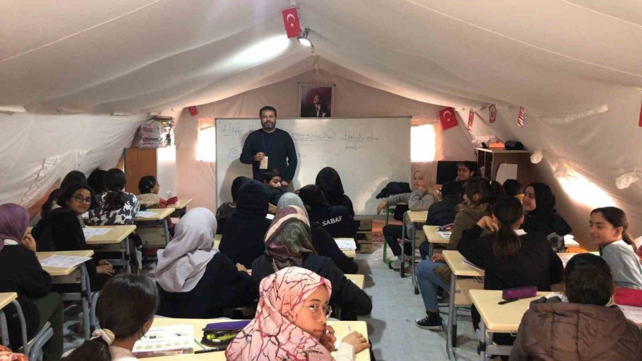 Balıkesirli gönüllü öğretmenler Hatay’da