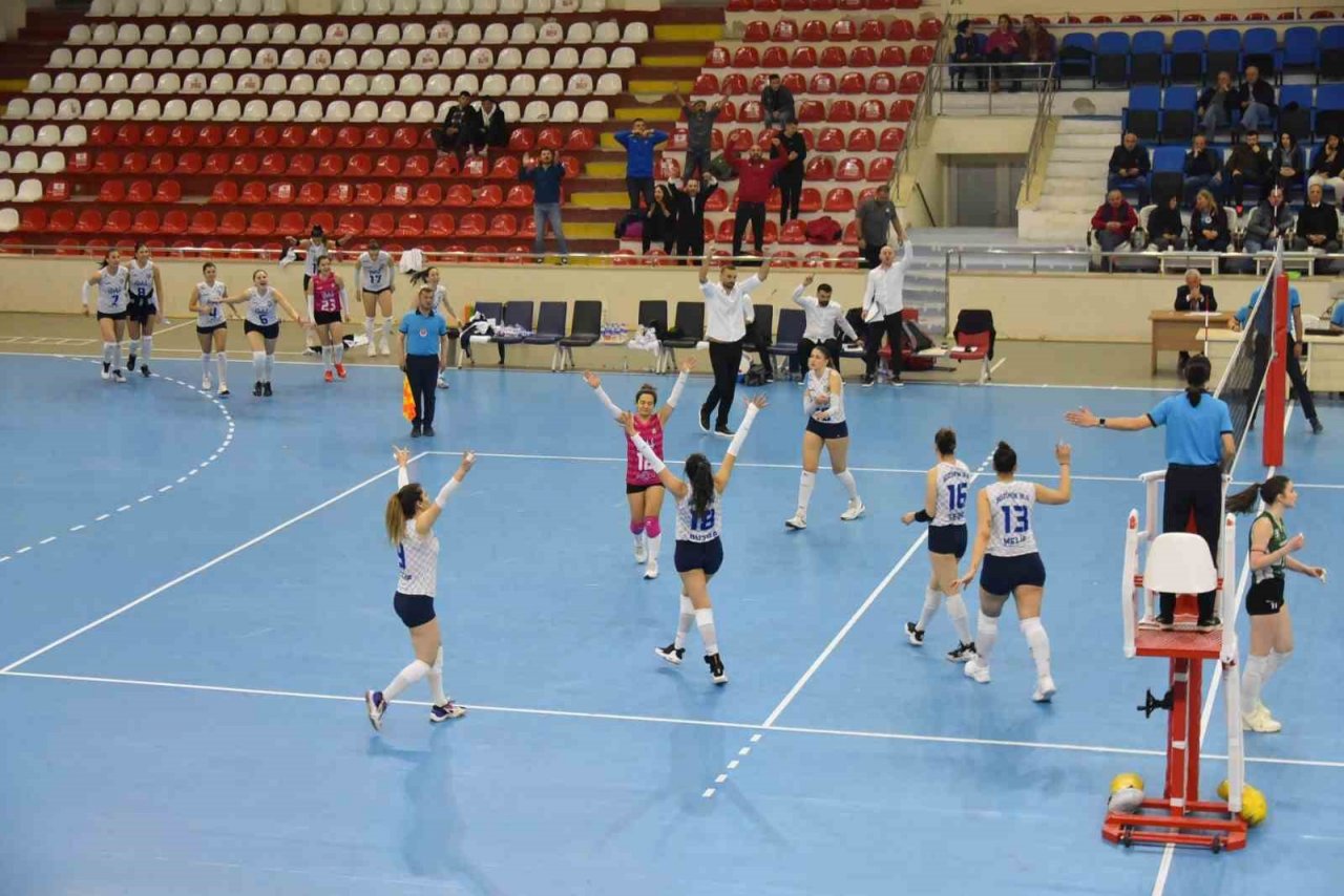 ’Bizim Kızlar’ yarı finalde