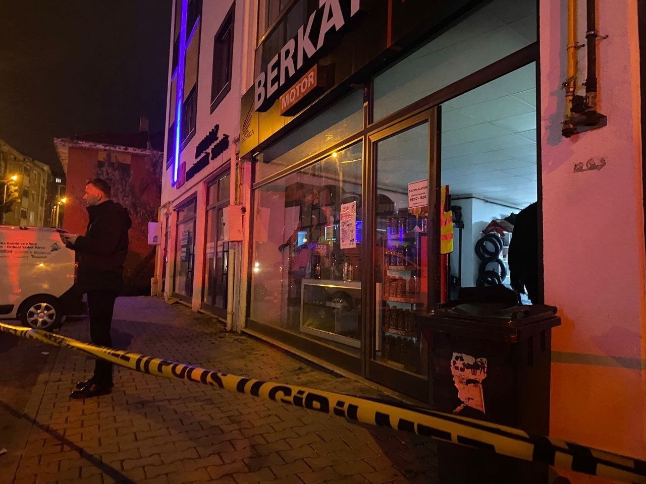 Motosiklet satış bayisinde 2 kişiyi yaralayan şüpheli adliyede