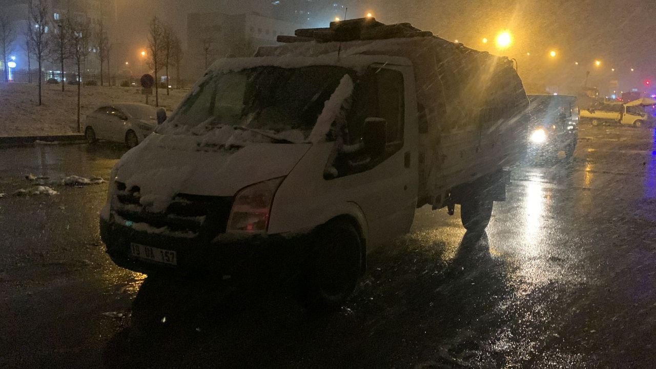 Kamyonetin çarptığı yaya yaralandı