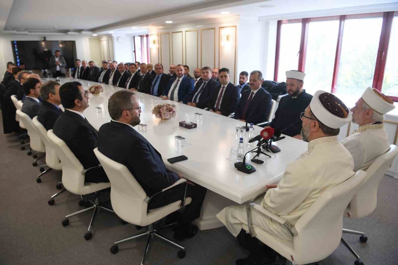 Diyanet İşleri Başkanı Erbaş: "Yurt içinde ve yurt dışındaki çalışmalarımız artacak"