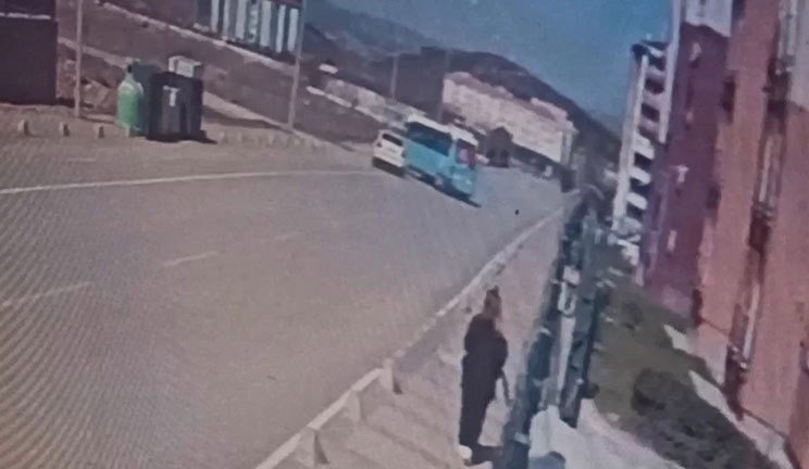 Otomobil minibüse çarptı: 1’i ağır 5 yaralı