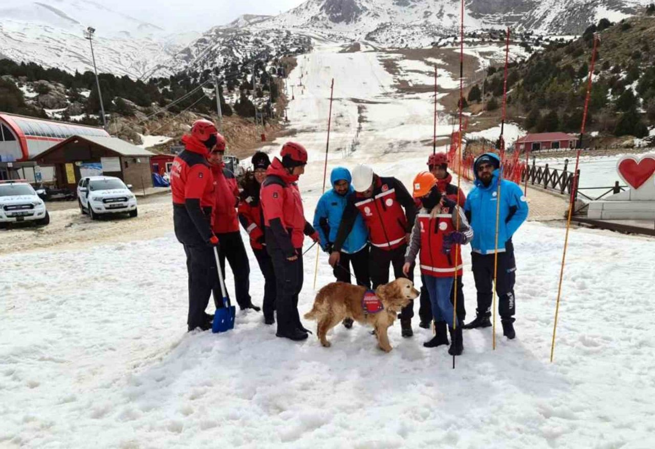 Ergan Dağında çığ tatbikatı yapıldı