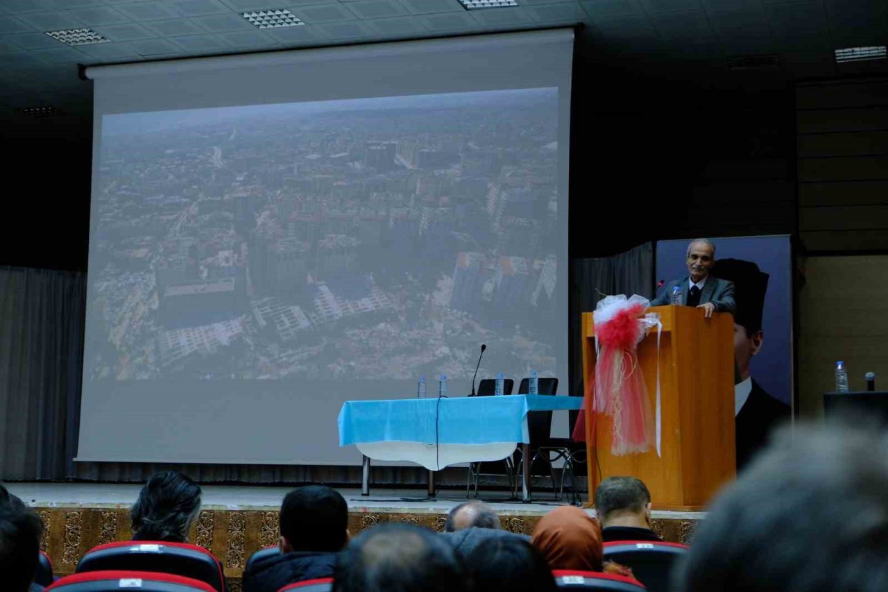 Erzincan’da “Deprem ve Yaşamak” paneli düzenlendi