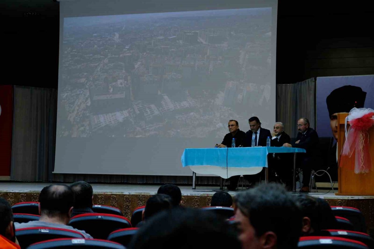 Erzincan’da “Deprem ve Yaşamak” paneli düzenlendi