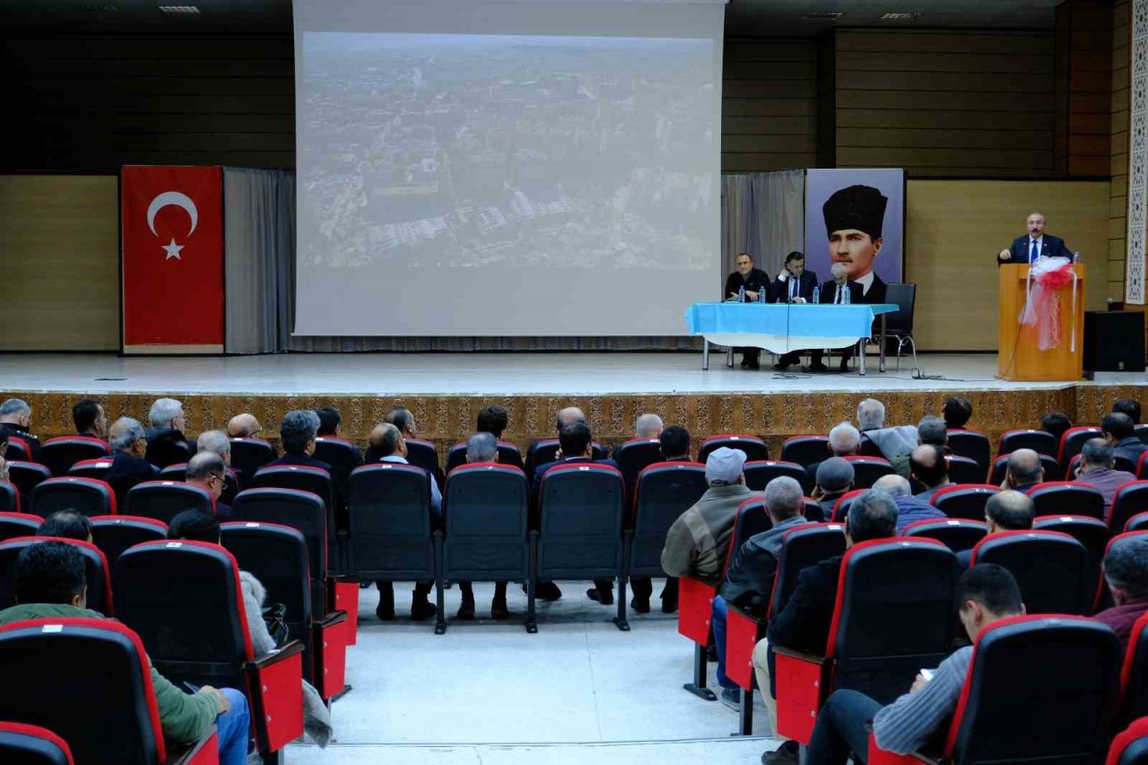 Erzincan’da “Deprem ve Yaşamak” paneli düzenlendi