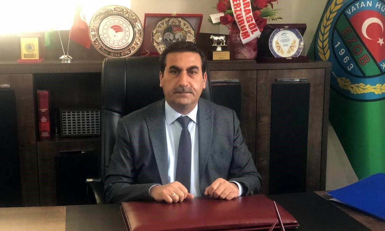 Geyik, istifa etti